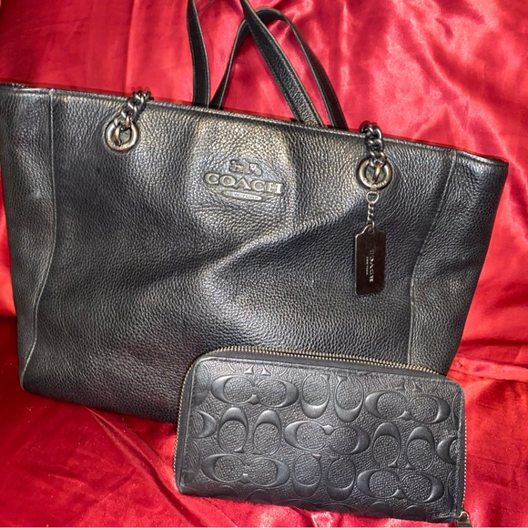 Authentic vintage Coach Black Leather Tote Bag and Wallet Set